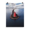 Fotografie print van de prachtige rode vuurtoren Poolbeg Lighthouse in Dublin, Ierland. De foto is genomen vanuit het perspectief van een drone.